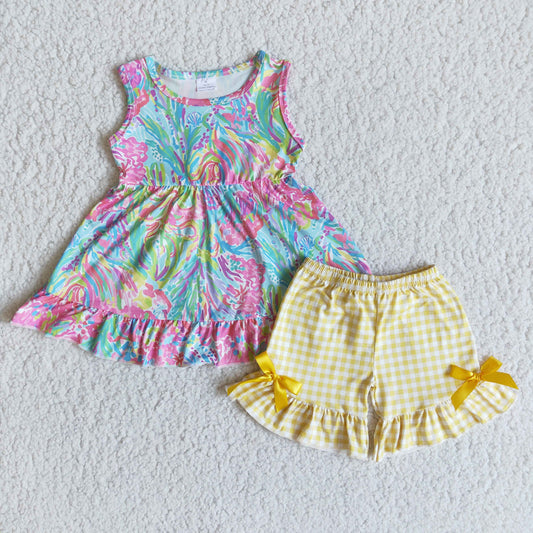 colorful tie-dye tops Ruffle shorts Outfits