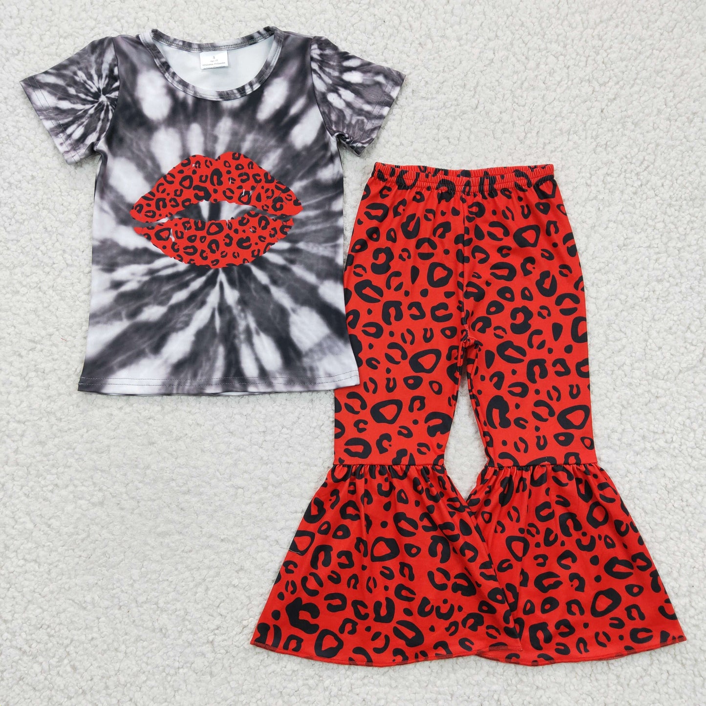 T-shirt leopard  bell bottom outfit