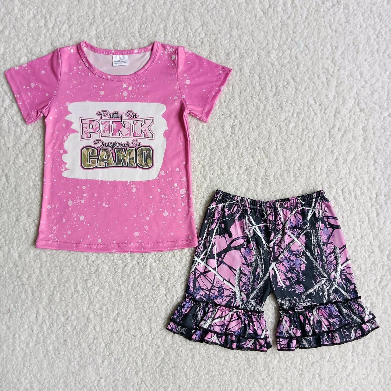 Pretty pink T-shirt Dangerous camo shorts Set